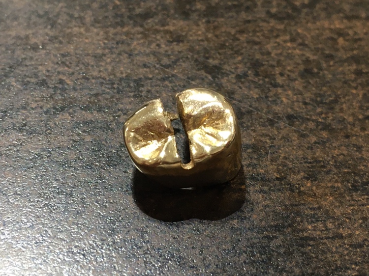 金製品?【合計重量1.0g 節約 金歯 被せ物 2点組】