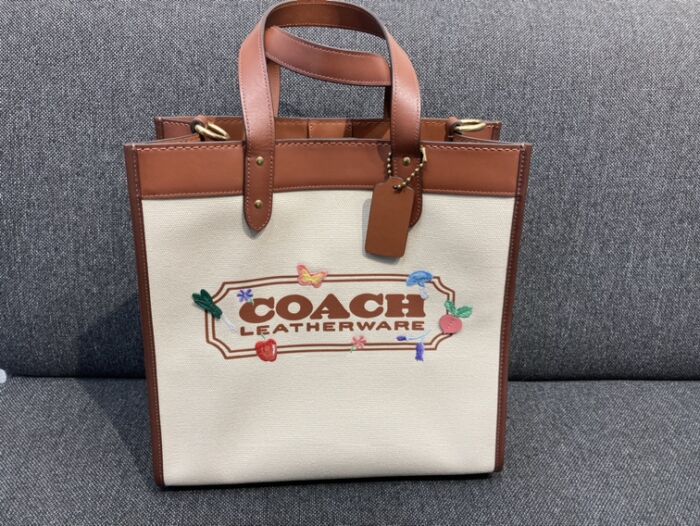 COACH フィールド トート ウィズ ガーデン エンブロイダリー バッジ