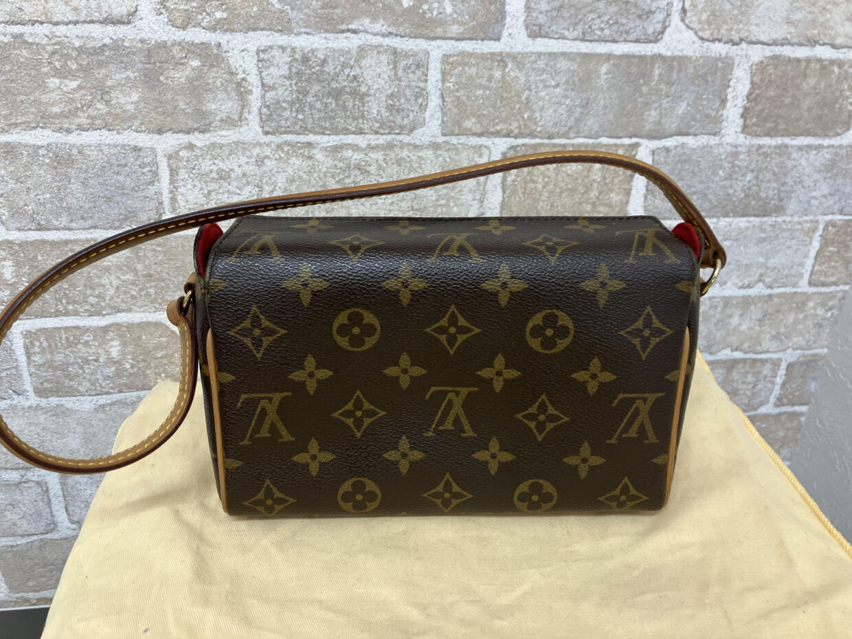 LOUIS VUITTON モノグラムレシタル