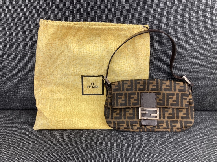 FENDI】 フェンディ マンマバケット ズッカ柄