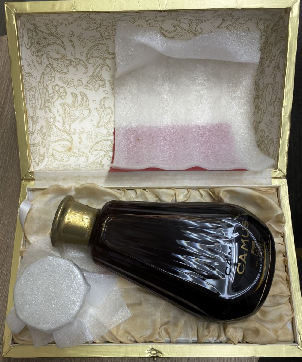 ブランデー 古酒 CAMUS カミュ カラフェ 箱替え栓付 バカラボトル