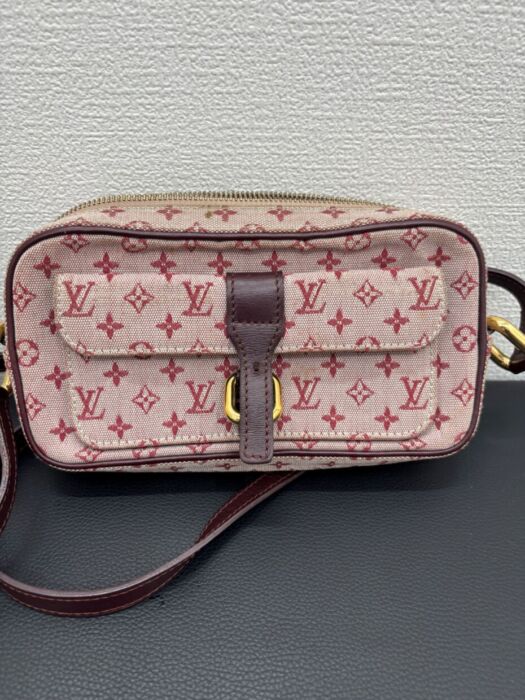 221CF73D-BEAA-433F-B03D-286CAF0F06E0