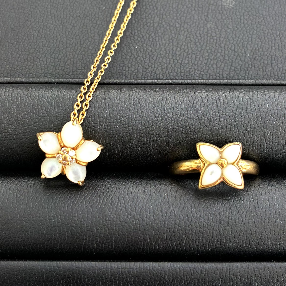 天賞堂 ネックレス K18 WG フラワー 天賞堂ネックレスK18 WG フラワー