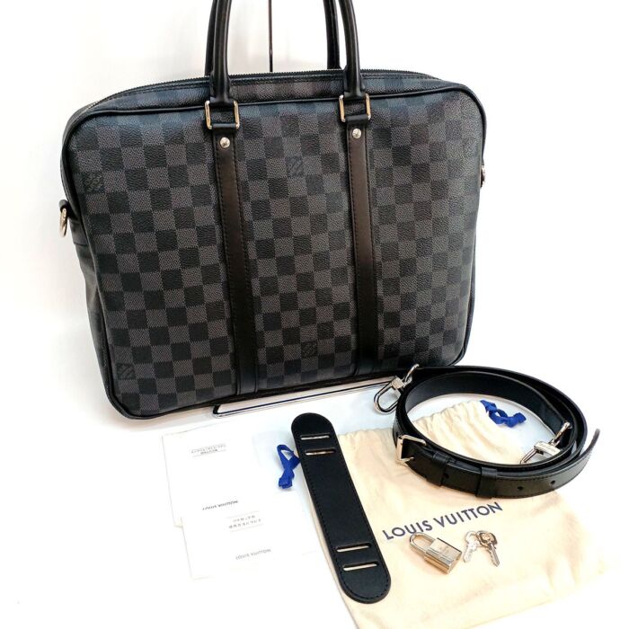 【美品】ルイヴィトン ダミエグラフィット ポルトドキュマンヴォワヤージュ メンズ ルイ ヴィトン ダミエグラフィット ポルトドキュマン ヴォワヤージュ