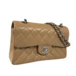 シャネル　マトラッセキャビアスキン　シルバー金具　ベージュ