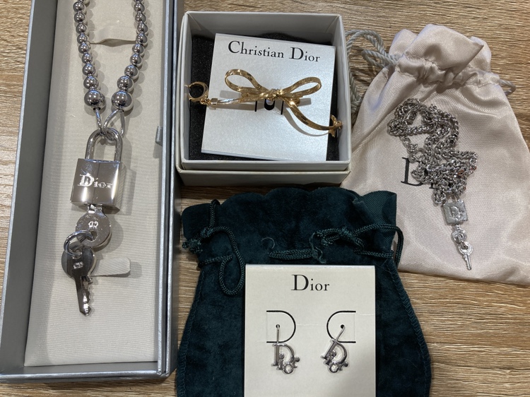 クリスチャンディオール ネックレス ブレスレット ピアス ブローチ