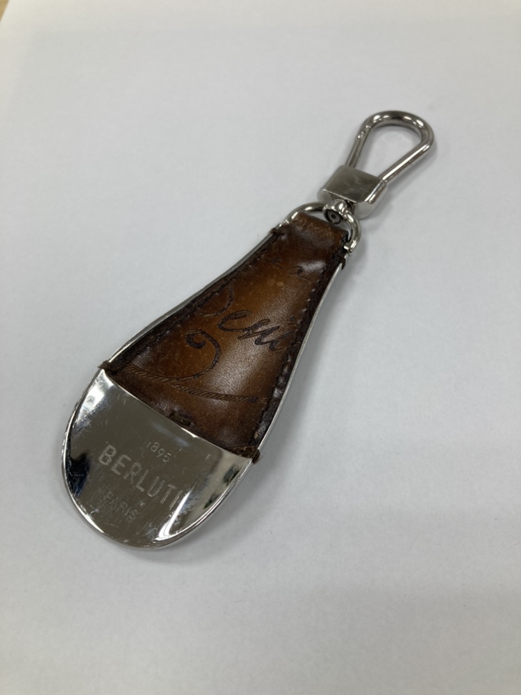 Berluti バックチャーム Bロゴ キーホルダー Berluti ベルルッティ B