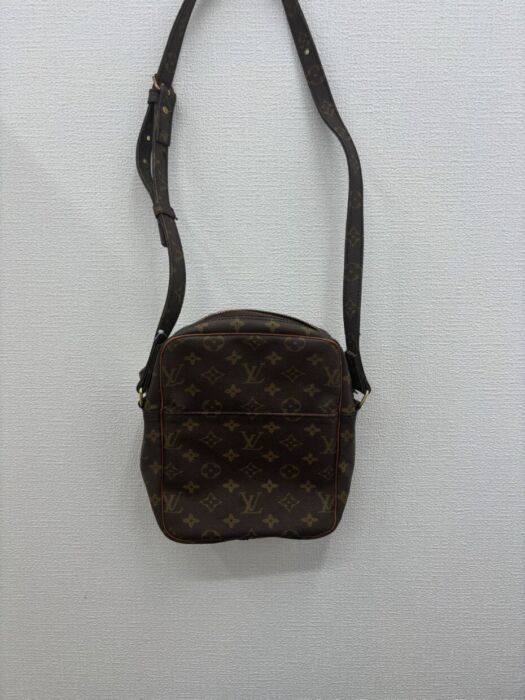 0E8BFDD7-E882-4988-985B-FDEFF8C066DA