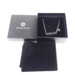 ヴェルサーチ メデューサ ロゴプレート レディース ネックレス ブラックカラー