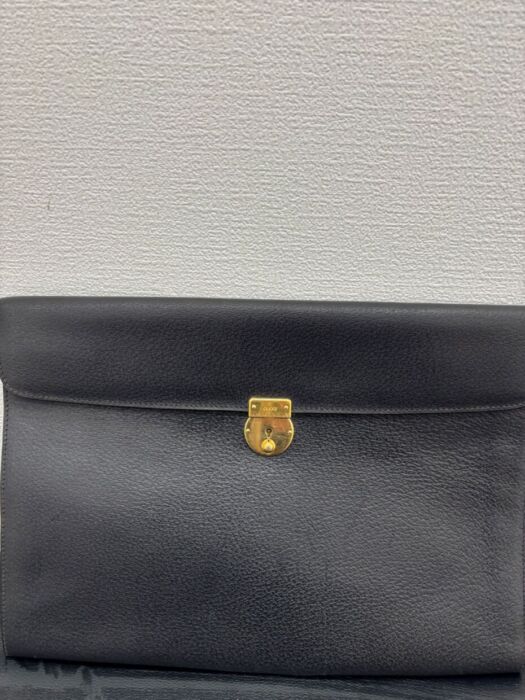 BFB6CE77-9083-4471-9AF1-35B80E083C8D