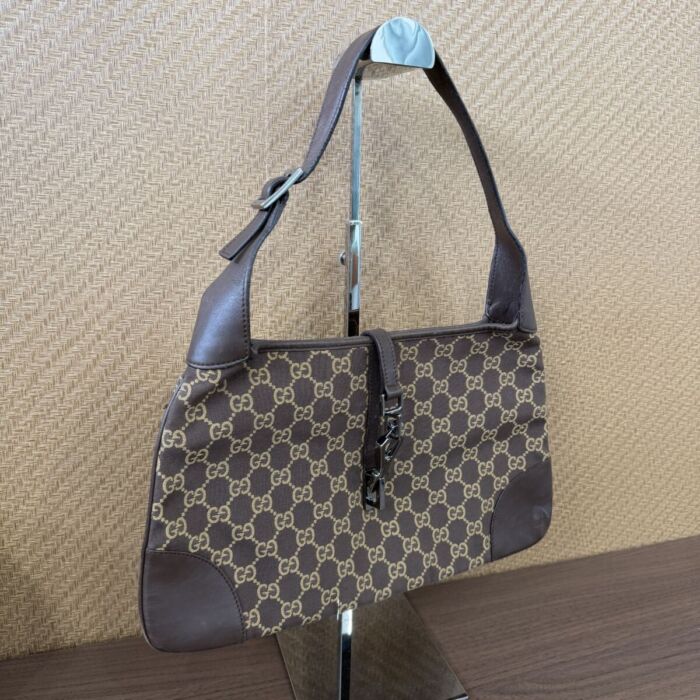 eeda81dce3b4e1a9cfec6cdb857b408a