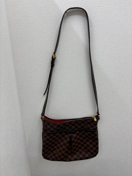 99035EC5-8C8C-4E5A-9ACF-FF4AED168D8A