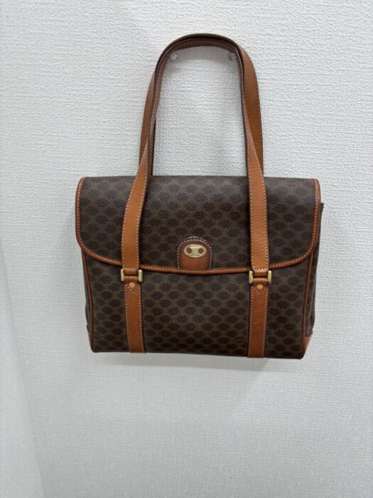 C5E3BDFC-782E-488E-B295-C5C8408016AE