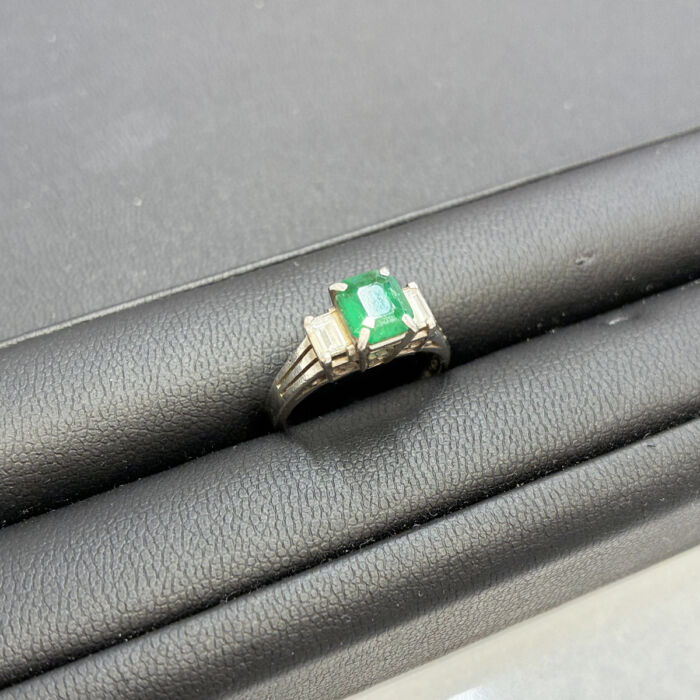 Pt900 エメラルドダイヤリング