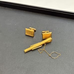 金のカフスボタン+タイバー