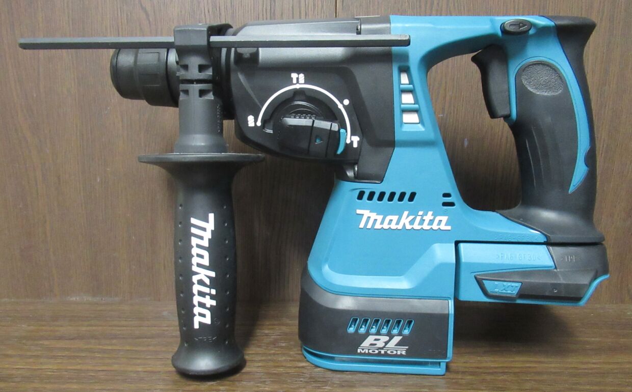 マキタ 24mm充電式ハンマドリル HR244D 11000