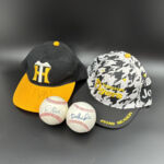 阪神タイガース ベースボールキャップ×2+サインボール×2個 HANSHIN Tigers 2002 2018 野球 帽子 コレクション グッズ