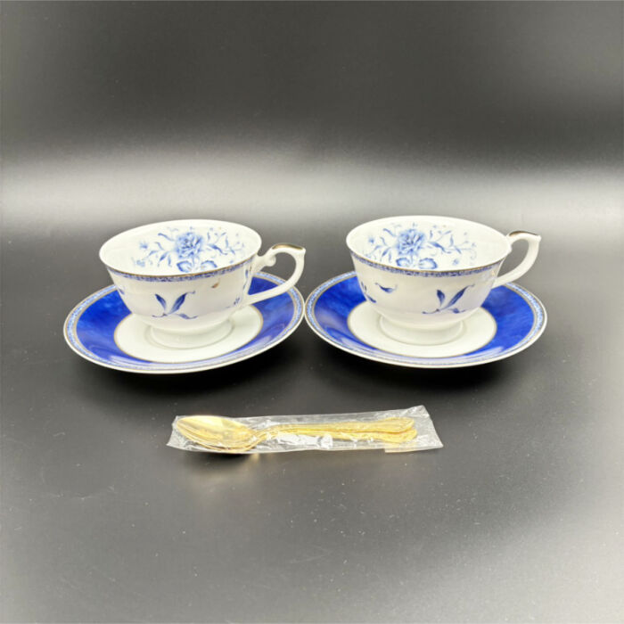 ナルミ カップ＆ソーサー 2客セット 鳴海製陶 食器 陶器 ホワイト系 花柄 植物柄 陶磁器 洋食器 C&S NARUMI 買1000