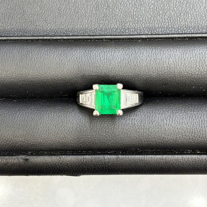 Pt900 エメラルドリング MD1.24ct E2.042ct 買145000