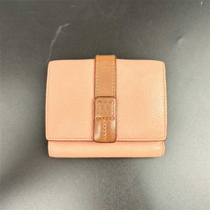 ロエベ トライフォールド 折りたたみ財布 06 21 26 二つ折り コンパクトウォレット ピンク系 レディース レザー 服飾小物 LOEWE 買10000